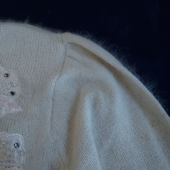 Vintage Ladies Shapely Knits Ivory Beaded Applique Angora/Silk Blend Sweater Med - Picture 5 of 10